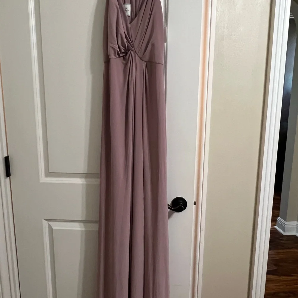 DB Studio Formal - Picture 3 of 3